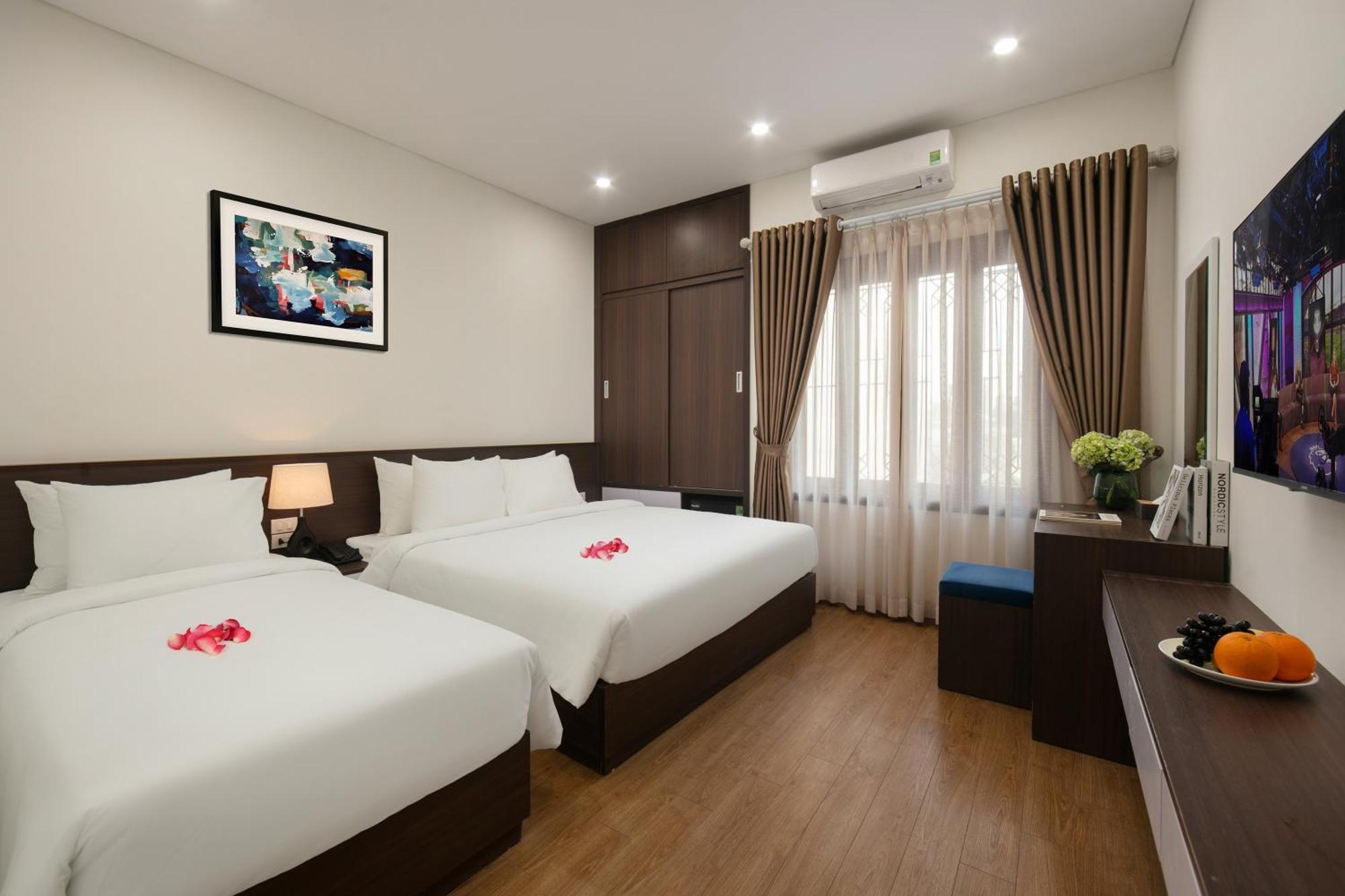 Hotel Queen Cafe 3*